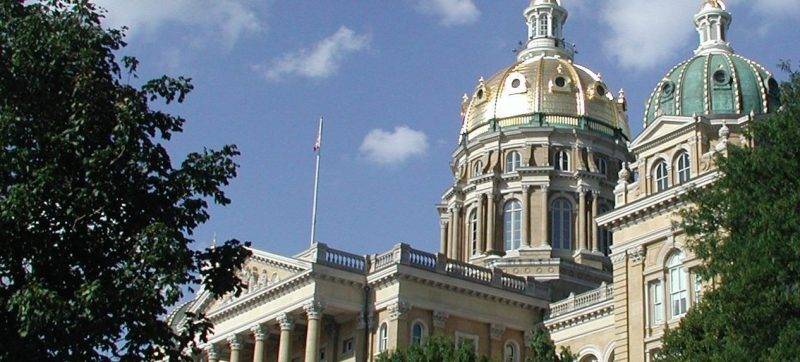 Iowa state capitol side angle